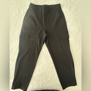 Banana Republic ladies black Cargo Pants. Smoke free home. Like new. Sz 8